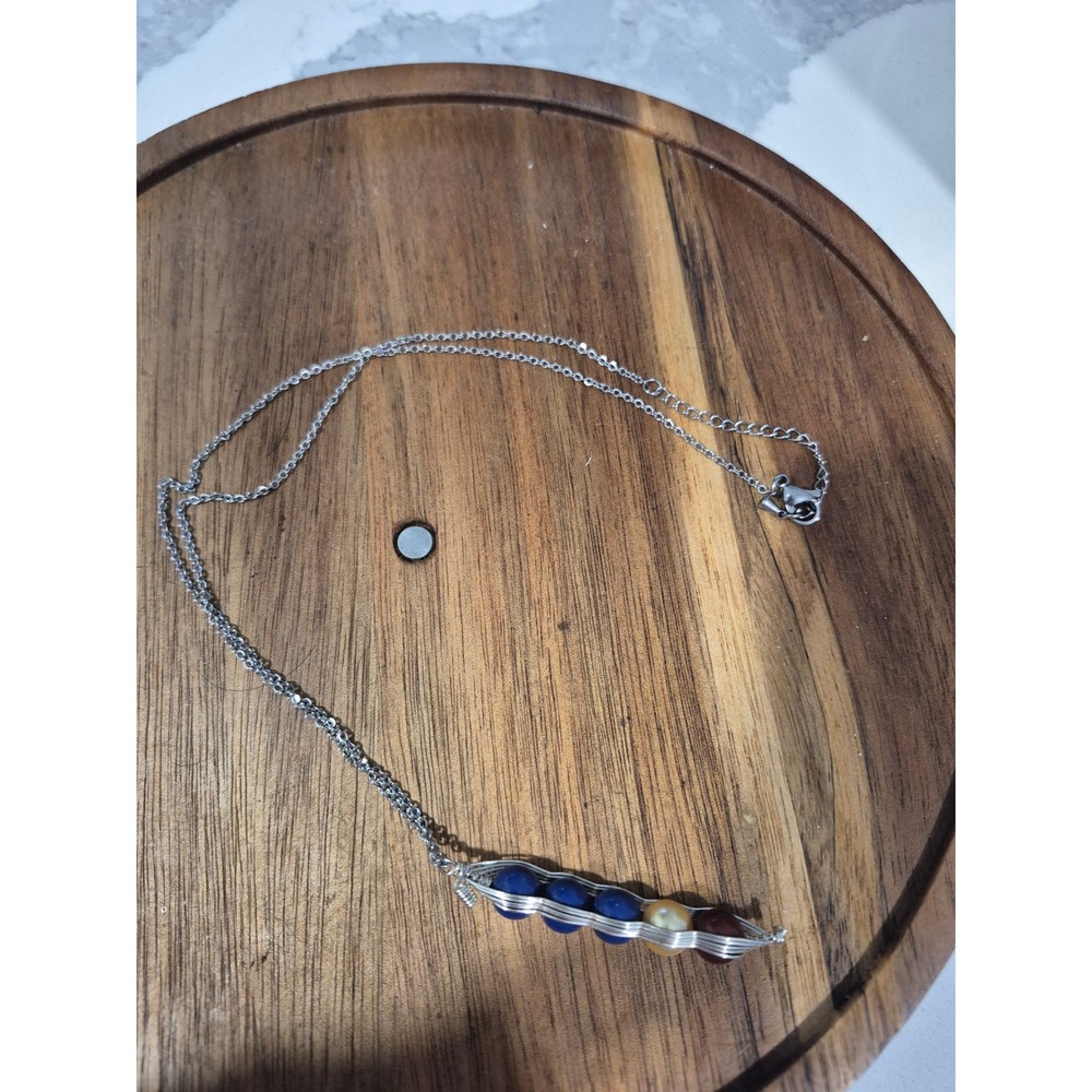 Handmade Wire Wrapped Pea Pod Necklace Silver Tone Five Bead Pendant Blue Red - Picture 5 of 7